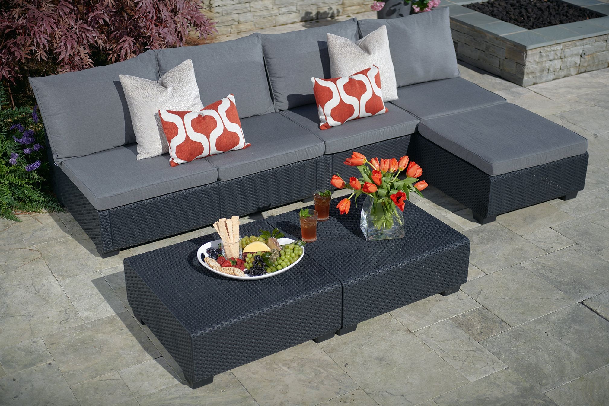 Столик Сальта / Саппоро с подушкой (Salta / Sapporo table with cushion) графит